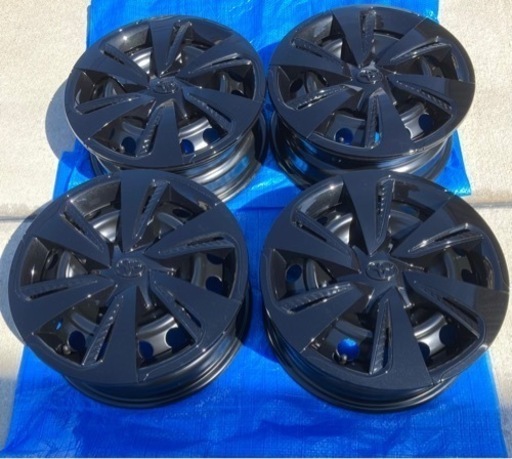 完売受付終了　　【新車外し】シエンタ特別仕様車SafetyEditionⅡ 純正ホイール＋黒加飾キャップ