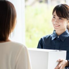 荷物の配達ドライバー