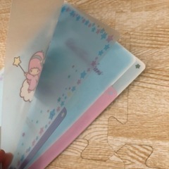 キキララ　ミニファイル＆BIG缶バッジ　2点セットの画像