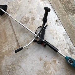 マキタ 充電式草刈機  MUR142UD