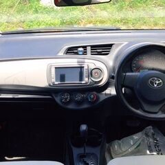 H.24(2012)年 トヨタ ヴィッツ 1000cc。AT 。車検無し。ナビ、ETC。 白 走行108,000kmの画像