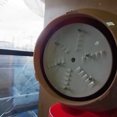 セール中につき通常特価　2,728円より30％引きの1,909円で販売中！アンパンマン　でっかい氷かき　手動式　かき氷器　ピノチオ　C-7439の画像