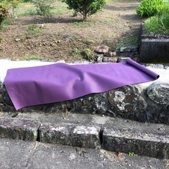 紫色ヨガマットの画像