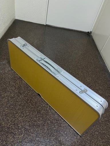 組立テーブル椅子セットとテント