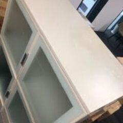 オフィス用木製窓付き書庫を差し上げますの画像
