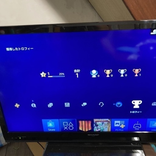 PS4とソフト二個　コントローラ一個
