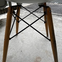 椅子 ホワイトの画像
