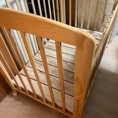 【カトージ(KATOJI)】ベビーベッド 、ベッドマット、キルトパッド＆防水シーツ4点 セット(無料)の画像