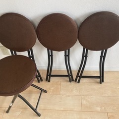 折りたたみ椅子　4つセットの画像
