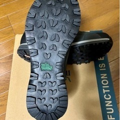 【6/30まで】モンベル トレッキングシューズ ほぼ新品の画像