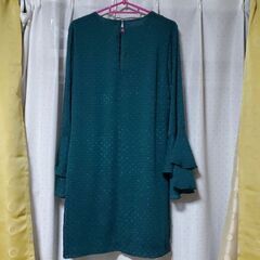 H&M　ワンピース 袖フリルの画像