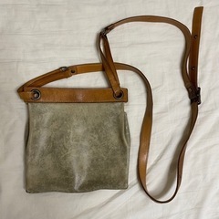 小さな斜めがけバッグ　本革　レザーの画像