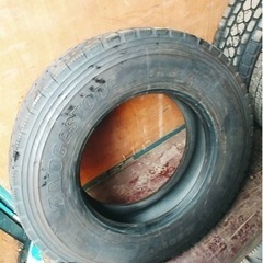 ブリヂストン　タイヤ275 80R 22.5 10本の画像