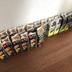 牛乳パック（1L）現在20本程度あります。工作にどうぞ！の画像