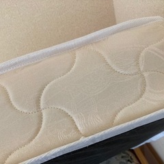 高反発マットレスと木製ベッド枠（シングル
）の画像
