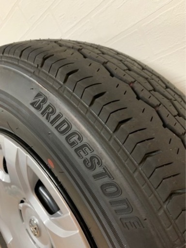 ハイエース　新車外し　純正　タイヤホイール　4本