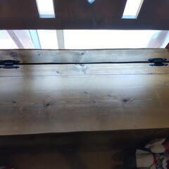 木のソファーの画像