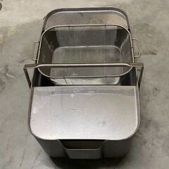 【値下げしました！！】フライヤー用油缶（未使用）の画像