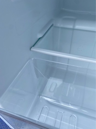 2019年製　★Hisense☆93L☆2ドア冷蔵庫☆右開き☆強化ガラス製棚☆オートクローズ冷蔵室ドア【HR-B95A】