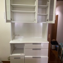 無料でおゆずりします✨食器棚　