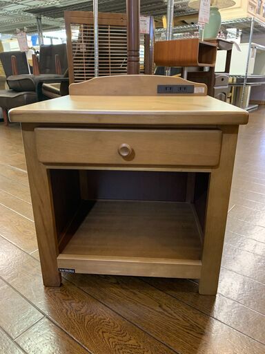 【カグマニア】【引き取り限定】【karimoku】サイドテーブル