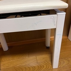 引き渡し決定ヤマハ　ピアノ　椅子　ホワイト　アイボリーの画像