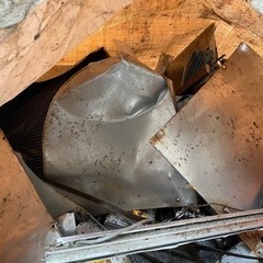 アルミ缶や、鉄クズ、ステン、欲しい方どうぞ！