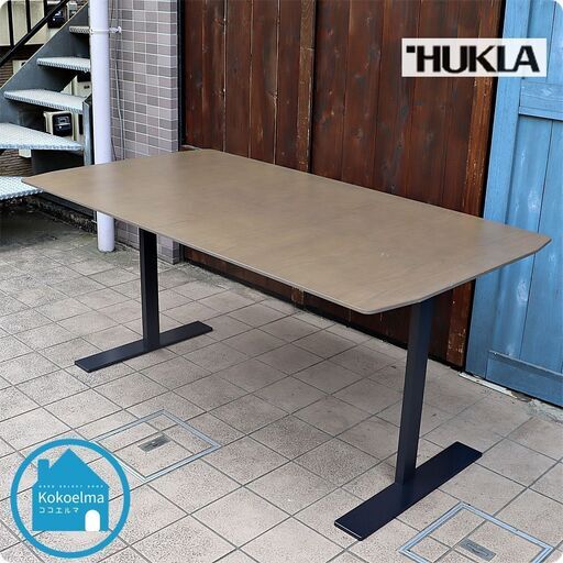 ドイツのメーカーHUKLA(フクラ)社のKASTOR･D(カストール)ダイニングテーブルです。オーク材天板にスチール脚を合わせたモダンな4人用食卓はインダストリアルな空間にもおススメです♪CF121