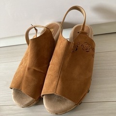 アクシーズファムスェードサンダルの画像