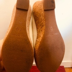 レディースウェッジソールパンプス 23cm ベージュの画像