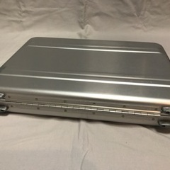 【ZERO HALLIBURTON】留め具がキチンと締まらないけど比較的綺麗ですの画像