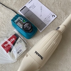 マキタ　Makita 掃除機　CL100D バッテリー10.8V 充電器つきの画像