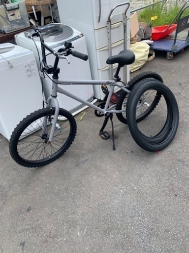 t ストリートbicycle 自転車　替えタイヤ付き　2022年式　万代店