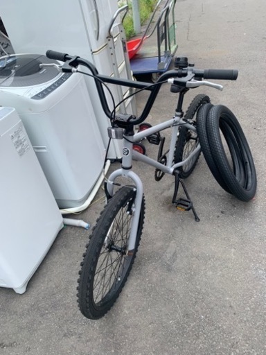 t ストリートbicycle 自転車　替えタイヤ付き　2022年式　万代店