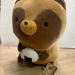 新品✨半額　タヌキとキツネ めちゃでかぬいぐるみタヌキ おむすび...