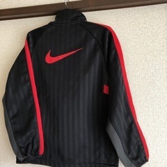 【再値下げ！美品】NIKE ジャージ上のみ　キッズ１３５位の画像