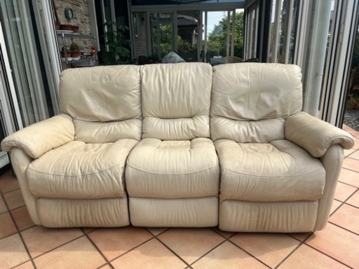 【値下げいたしました】大塚家具(購入額20万円)合皮３人掛けリクライニングソファー