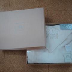 【新品：定価の半額】西川リビング　シルク入り綿毛布　定価10,800円
