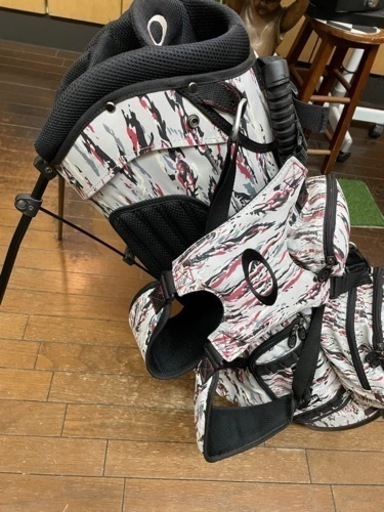 夏休み最終値下げしましたオークリー  限定 キャディーバッグ　スタンド式