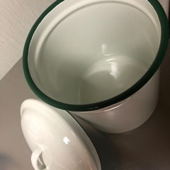 🌈値下げ‼️No.80 レトロ　ブリキ　白　缶✨骨壷とちゃいまっせ💦の画像