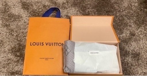 LOUIS VUITTON  ルイヴィトン  グレー　マフラー