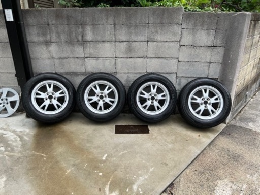 タイヤ　ROADSTONE  15インチ　ほぼ新品に近い〜‼️早いもの勝ち〜‼️