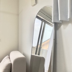 スタンドミラー 姿見鏡 全身鏡 大型 軽量 アーチ形 おしゃれ 壁掛けミラー 160cmx50cm 鏡 アルミ合金フレーム 飛散防止加工 (シルバー)の画像