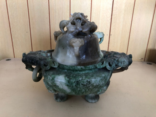 おそらく翡翠。の香炉