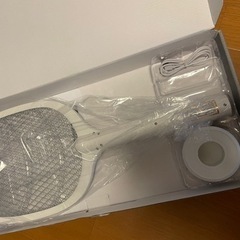 【新品未使用】電撃殺虫器 電撃殺虫ラケット ハエたたき 蚊取り器 捕虫器 uvライト 三重保護ネット USB充電式 軽量 屋外 室内 害虫退治 ハエ退治 蚊退治 電撃ラケットスワッター 蚊対策 ペット/子供にも安心の画像