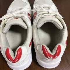 体育シューズ　27cmの画像
