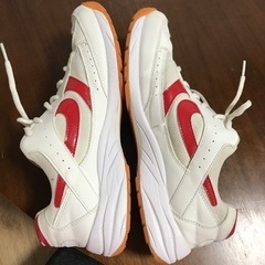 体育シューズ　27cmの画像