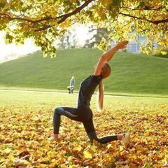 7月の週末、品川の天王洲の倉庫街で「SUNSET YOGA・7/...