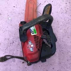 古くて小さいチェンソー