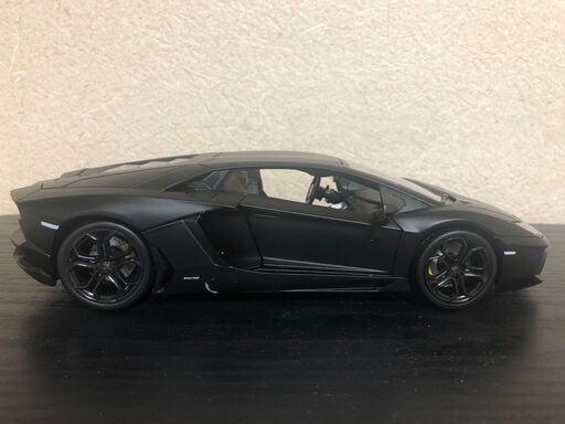 激レア1/18ランボルギーニ アヴェンタドールLP700-4